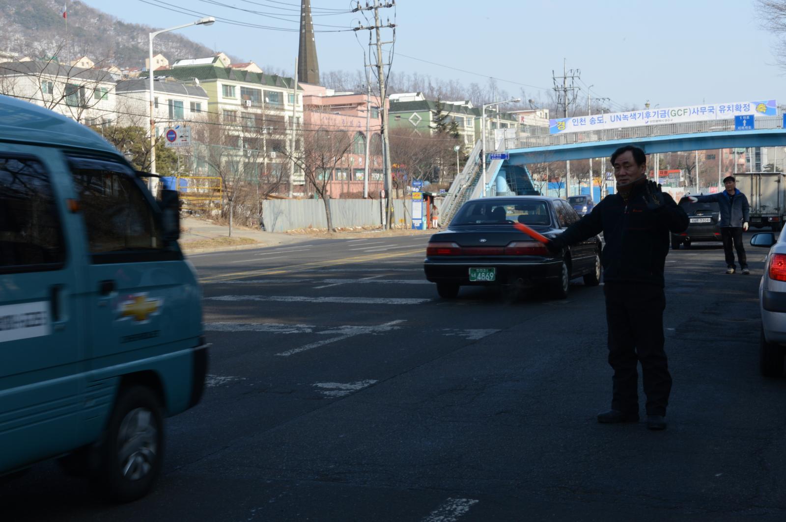 설해로 파손된 도로보수작업 현장(1)의 1번째 이미지