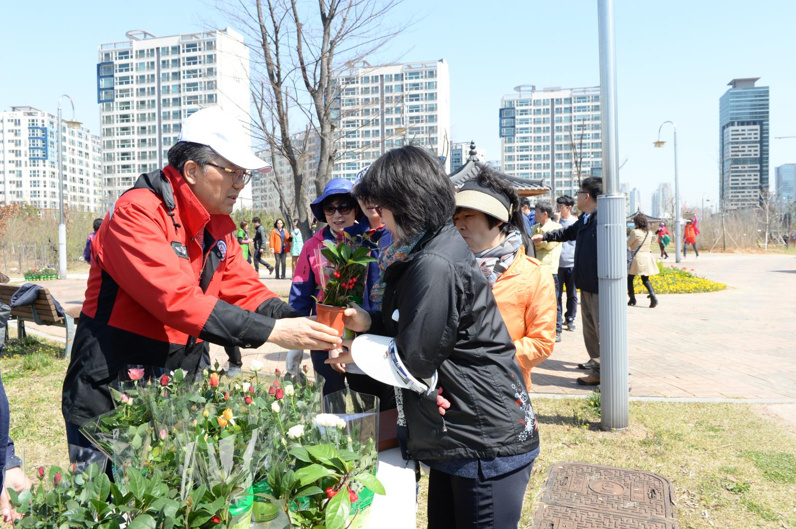 제71회 식목일 기념 식목행사 및 나무나누어주기 행사의 1번째 이미지