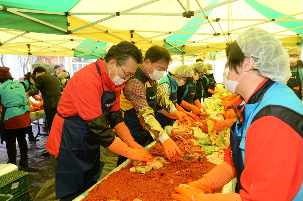 자원봉사센터 사랑의 김장나눔 행사의 2번째 이미지