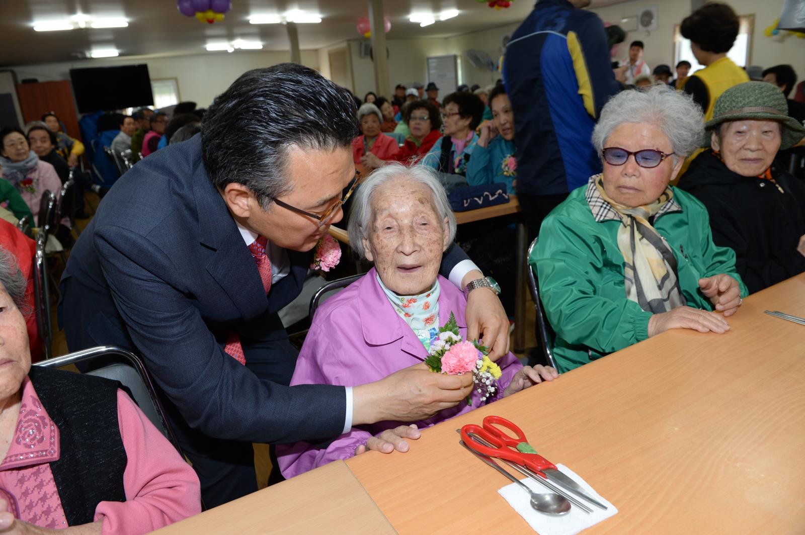 적십자 무료급식소 사랑의 효나눔 행사의 1번째 이미지