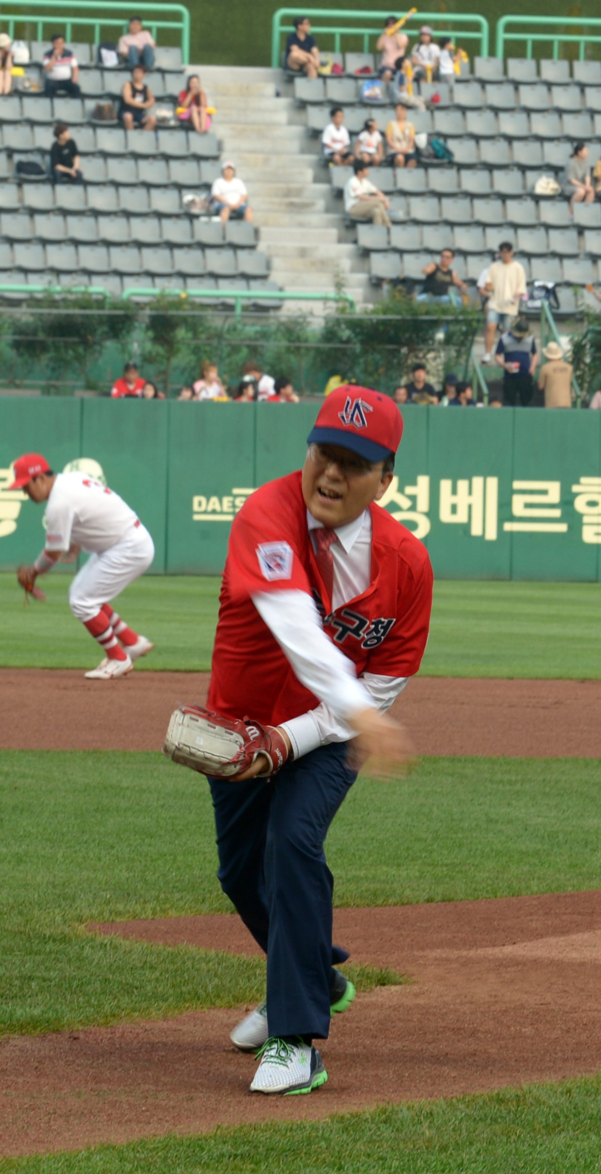 리틀야구창단기념및 Sk와이번스대 기아타이거스전 시구의 3번째 이미지