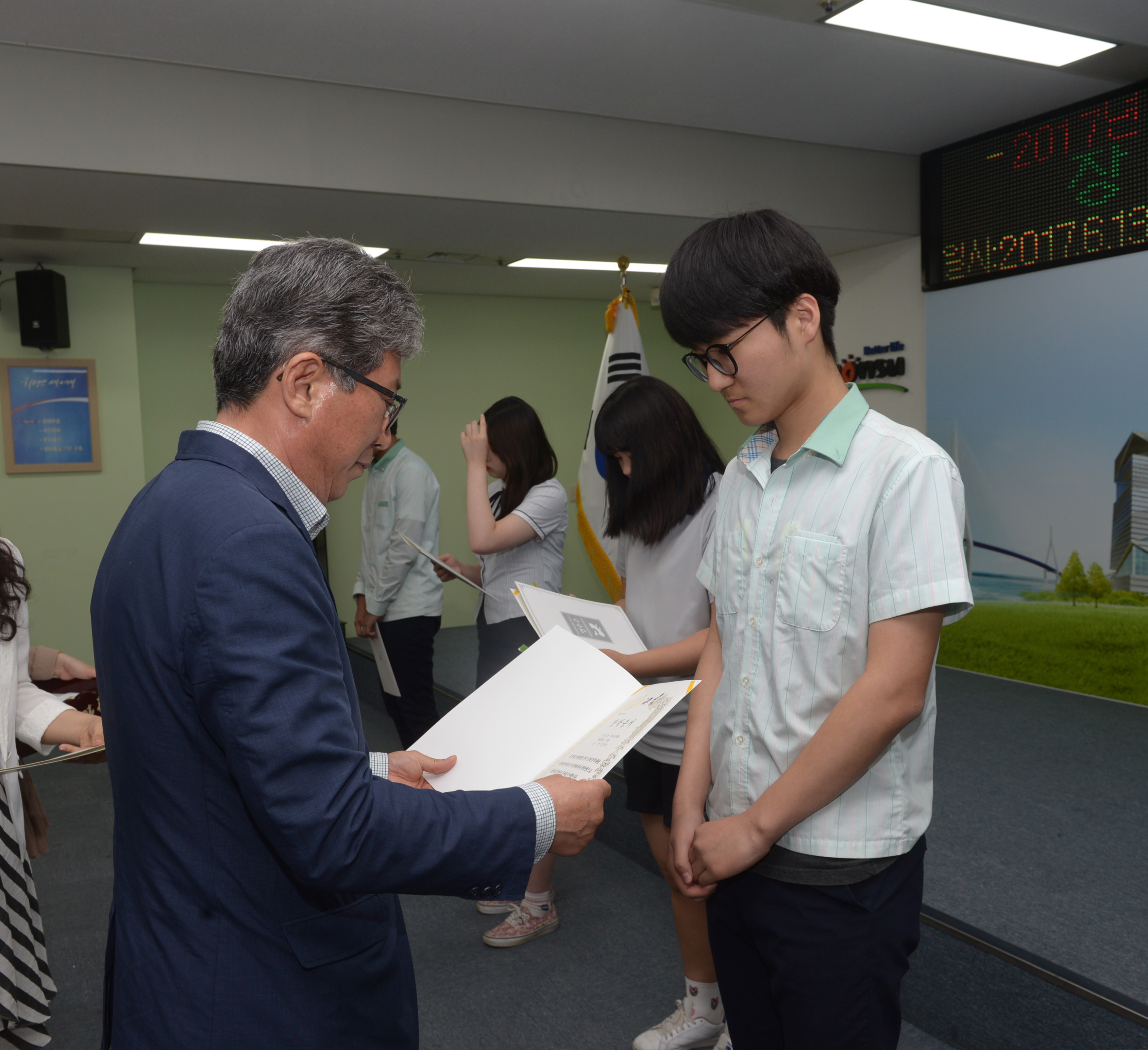 제1회(재)연수큰장학재단 장학생 장학증서 수여의 1번째 이미지
