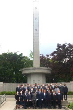 현충탑 참배이미지