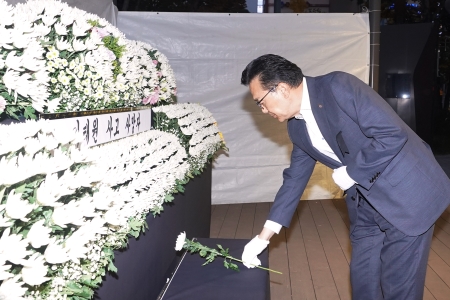 이태원 사고 사망자 합동 분향소 조문이미지