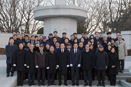 2023년 새해맞이 현충탑 참배이미지
