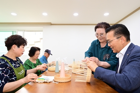 개방형 경로당 방문이미지