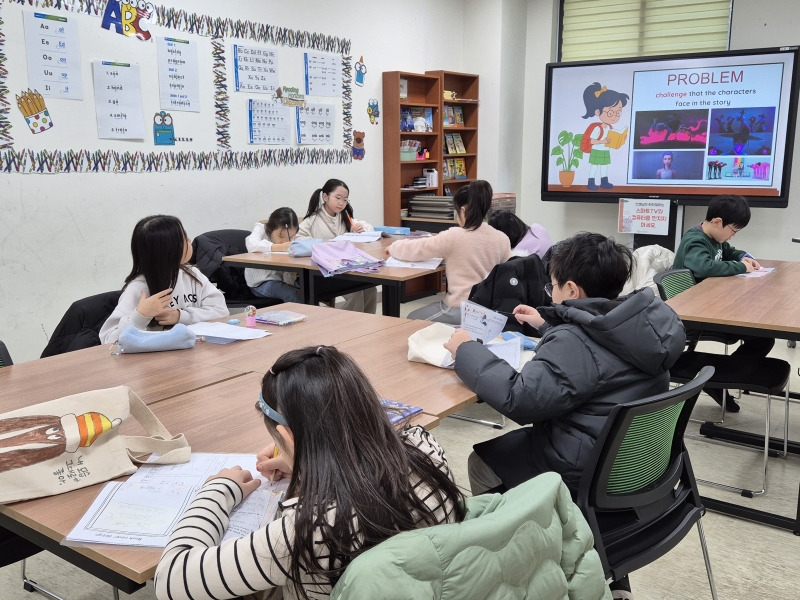 12월 나만의 영어 동화책 만들기(12.13.)의 3번째 이미지