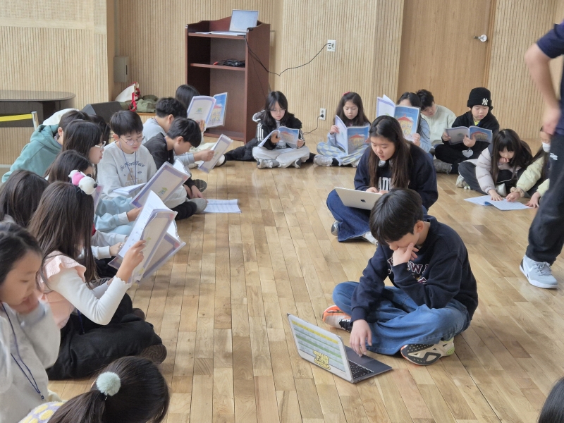 [특별] 채드윅과 함께하는 영어 뮤지컬(4차시_12.27.)의 2번째 이미지