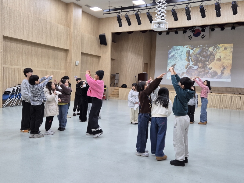 [특별] 채드윅과 함께하는 영어 뮤지컬(8차시_01.24.)의 1번째 이미지