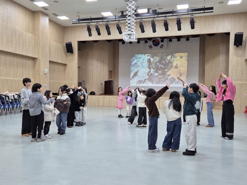 [특별] 채드윅과 함께하는 영어 뮤지컬(8차시_01.24.)의 2번째 이미지