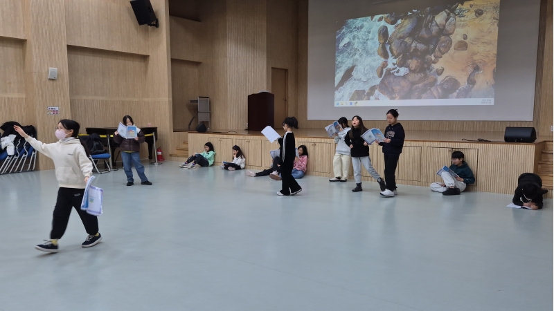 [특별] 채드윅과 함께하는 영어 뮤지컬(8차시_01.24.)의 3번째 이미지