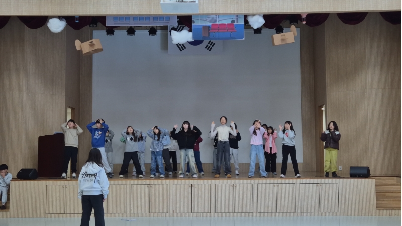 [특별] 채드윅과 함께하는 영어 뮤지컬(12차시_03.07.)의 2번째 이미지
