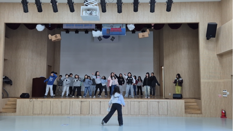[특별] 채드윅과 함께하는 영어 뮤지컬(12차시_03.07.)의 3번째 이미지
