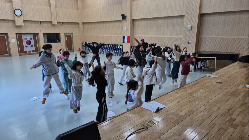 [특별] 채드윅과 함께하는 영어 뮤지컬(14차시_03.21.)의 3번째 이미지