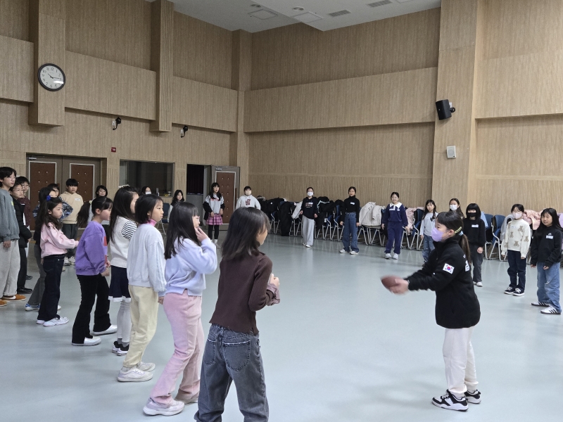 [특별] 채드윅과 함께하는 영어 뮤지컬(1차시_12.06.)의 2번째 이미지