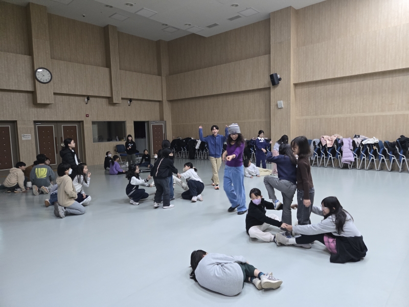 [특별] 채드윅과 함께하는 영어 뮤지컬(1차시_12.06.)의 3번째 이미지