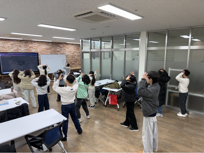 [특별] 채드윅과 함께하는 영어 뮤지컬(3차시_12.20.)의 1번째 이미지