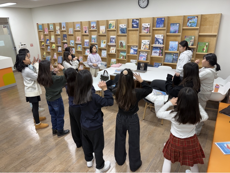 [특별] 채드윅과 함께하는 영어 뮤지컬(3차시_12.20.)의 2번째 이미지