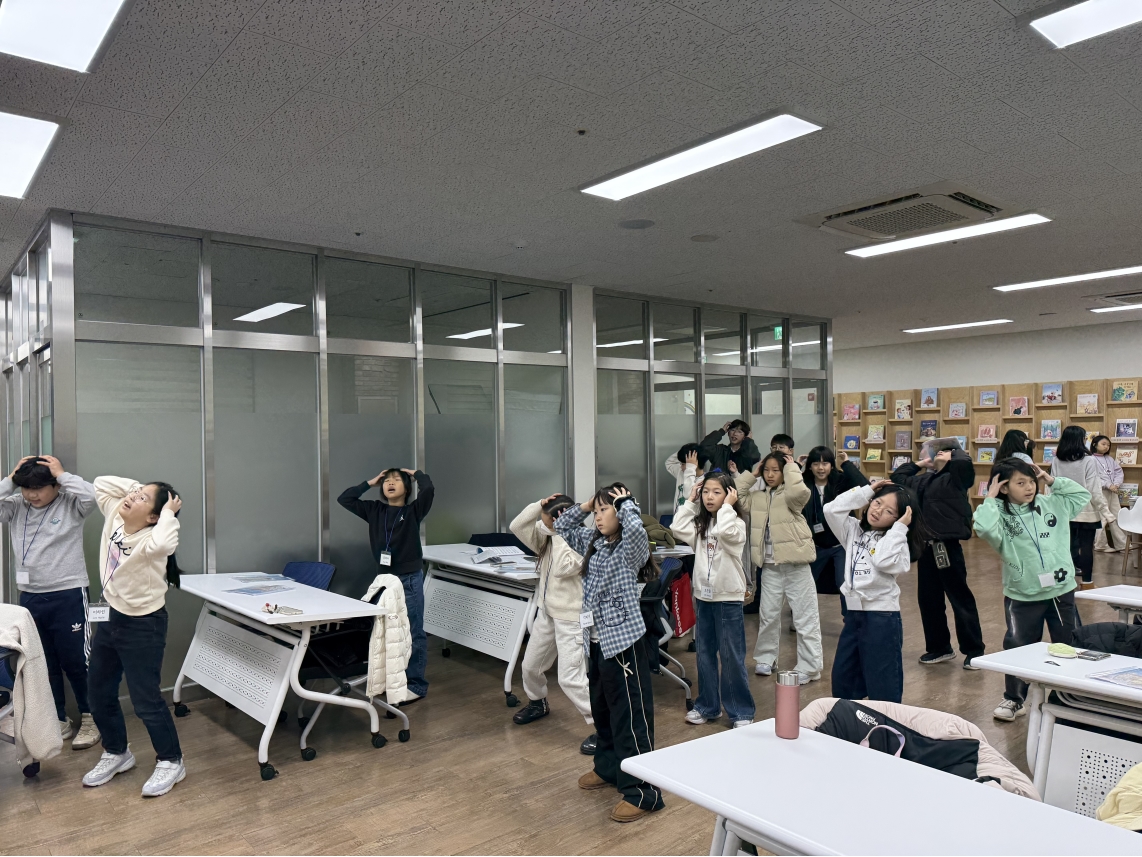 [특별] 채드윅과 함께하는 영어 뮤지컬(3차시_12.20.)의 4번째 이미지