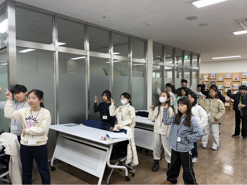 [특별] 채드윅과 함께하는 영어 뮤지컬(3차시_12.20.)의 5번째 이미지