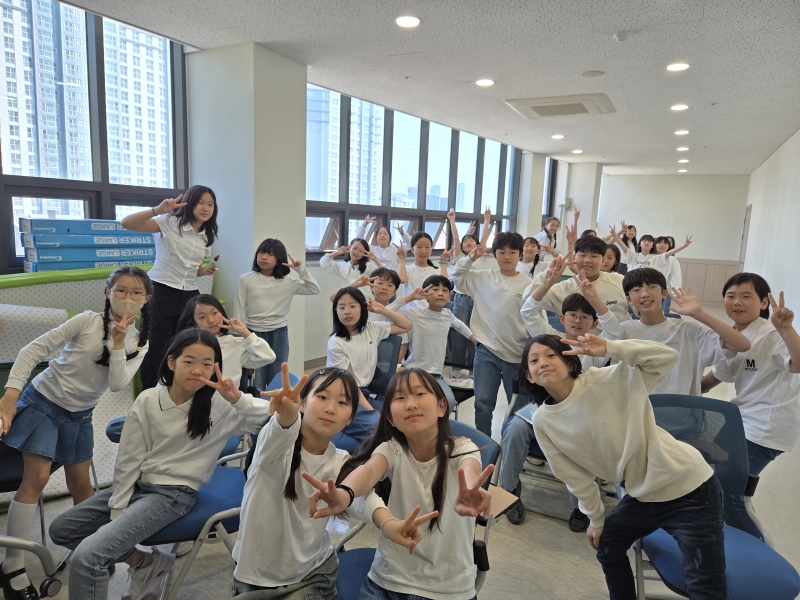 [특별] 채드윅과 함께하는 영어 뮤지컬(18차시_04.18.)의 3번째 이미지