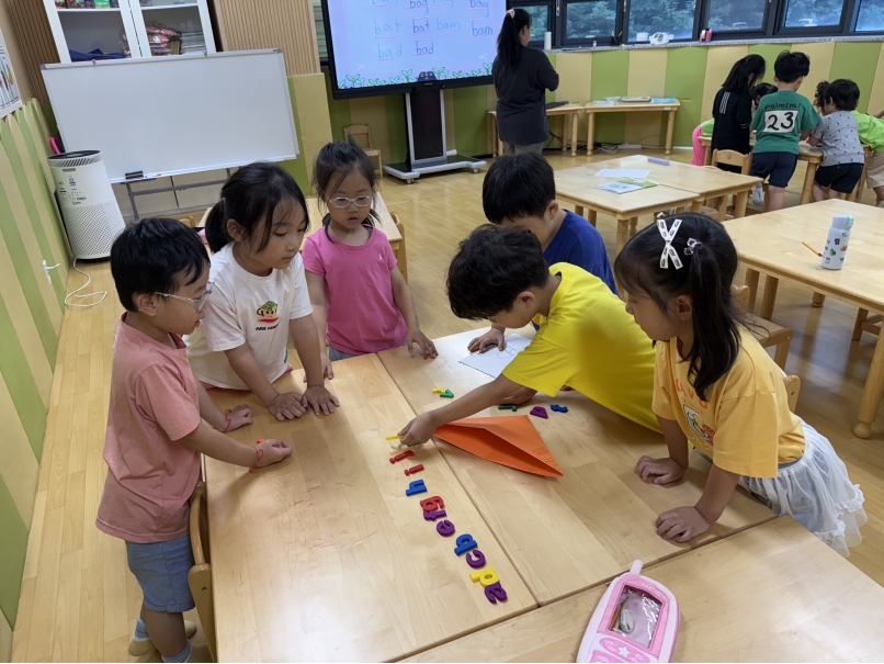 [방과후] 2025년 2학기 유치부 Phonics 수업사진(1차)의 3번째 이미지
