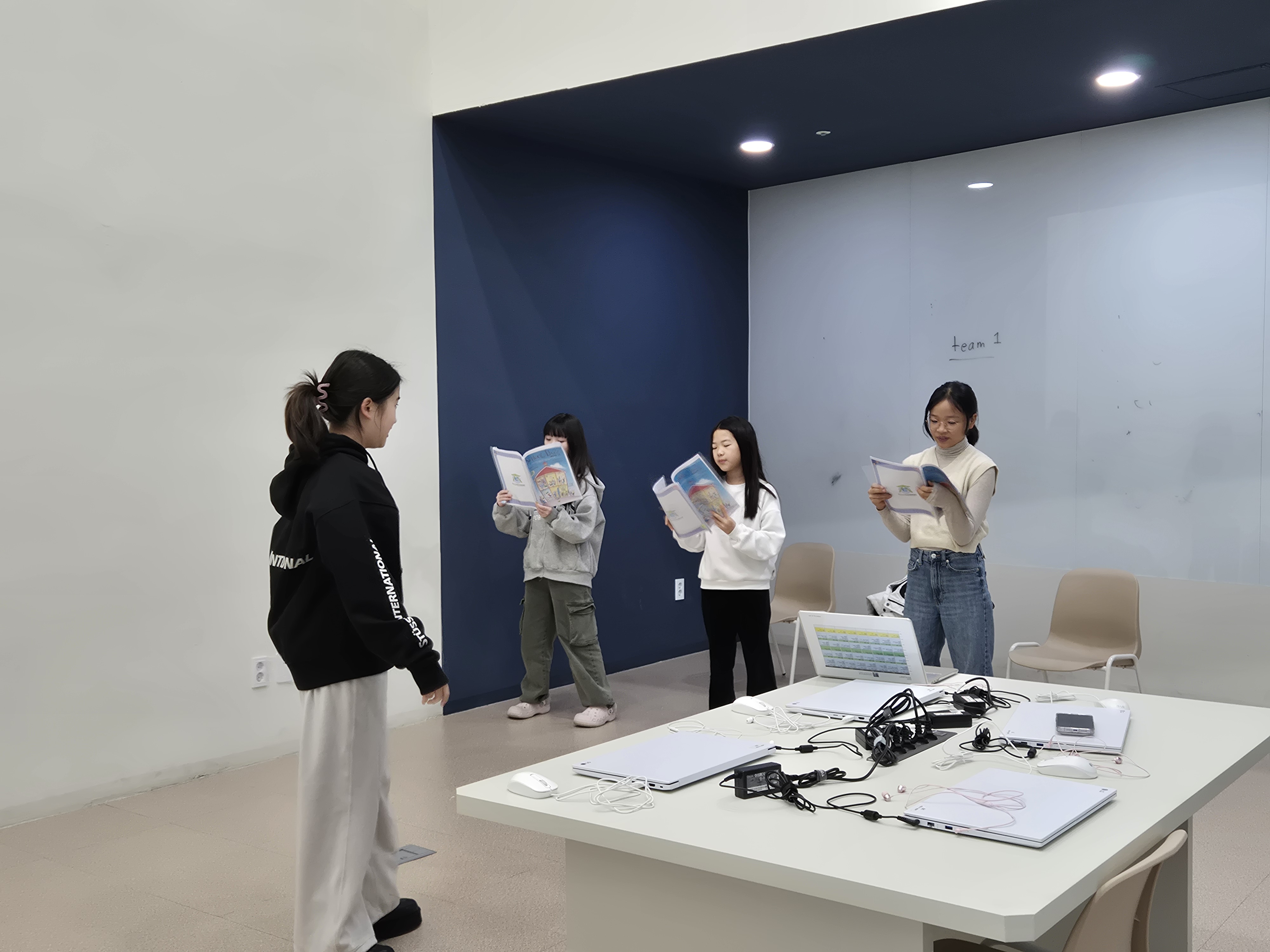 [특별] 채드윅과 함께하는 영어 뮤지컬(6차시_01.10.)의 4번째 이미지