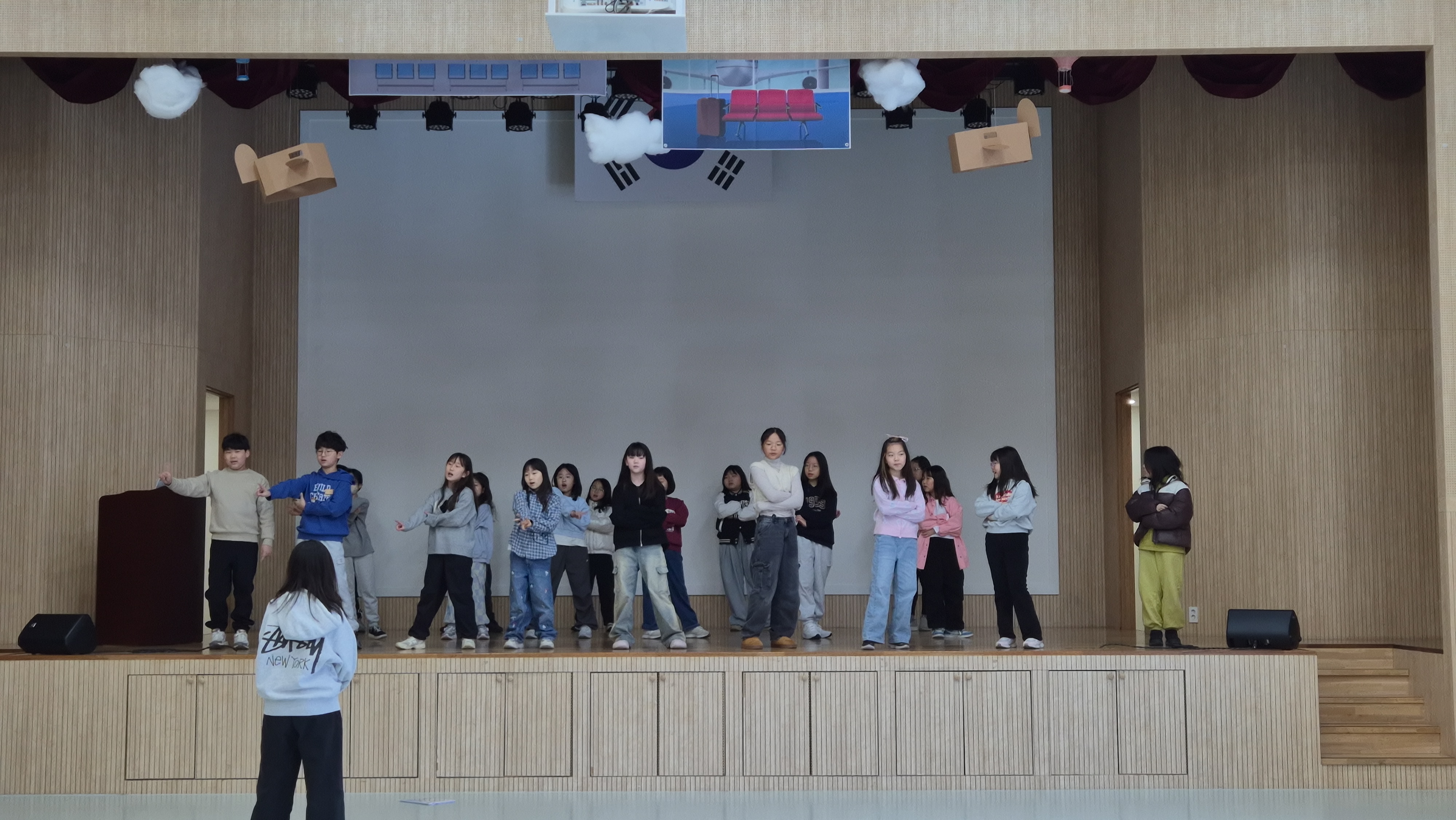 [특별] 채드윅과 함께하는 영어 뮤지컬(12차시_03.07.)의 1번째 이미지