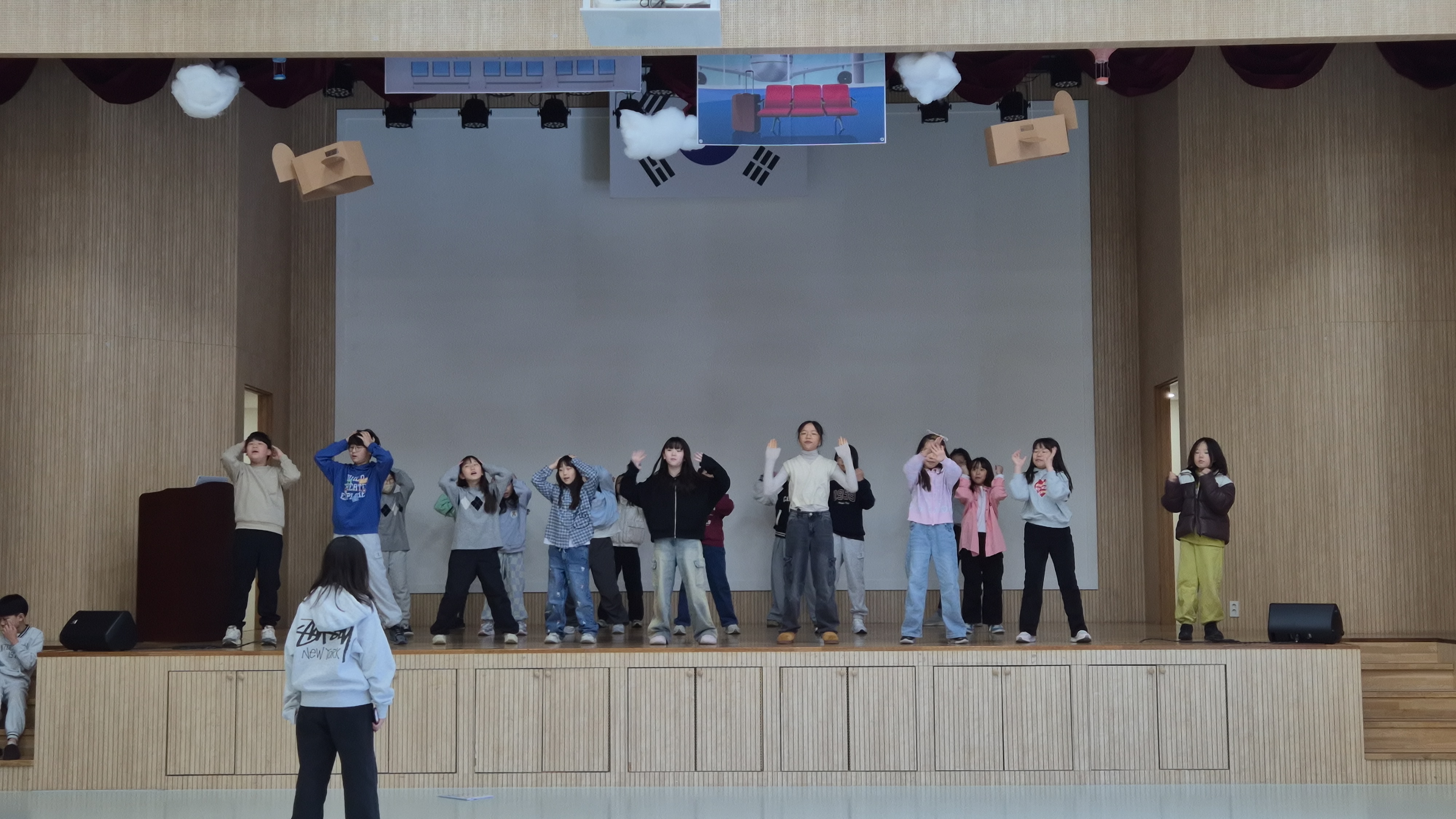 [특별] 채드윅과 함께하는 영어 뮤지컬(12차시_03.07.)의 2번째 이미지