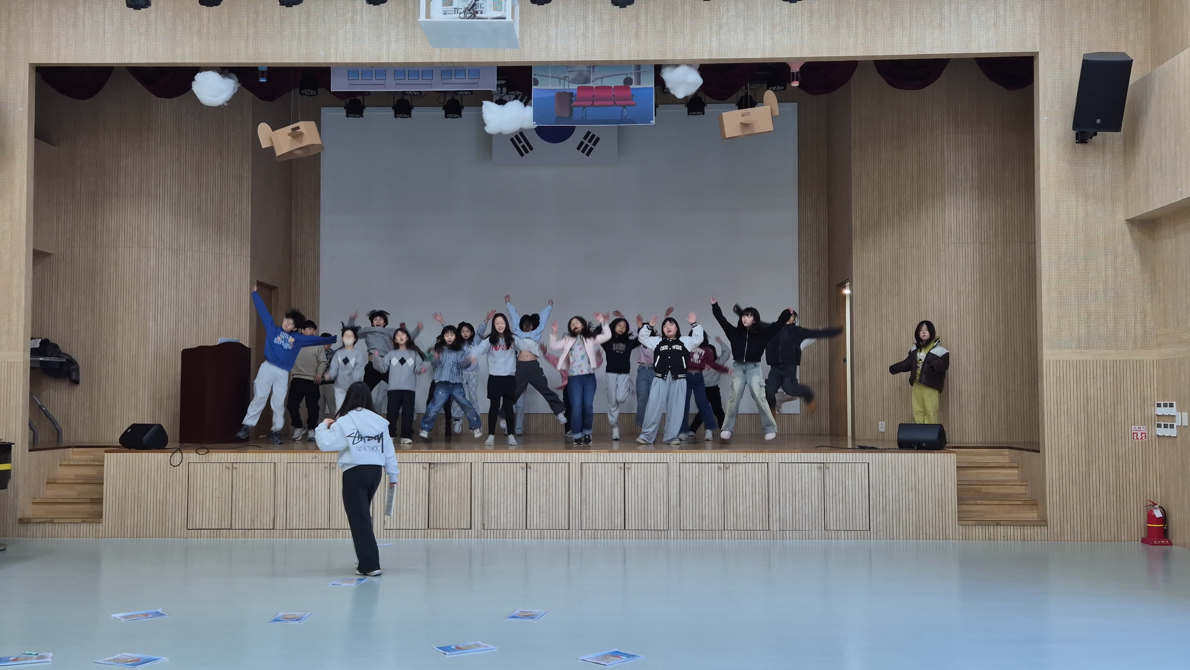 [특별] 채드윅과 함께하는 영어 뮤지컬(12차시_03.07.)의 4번째 이미지