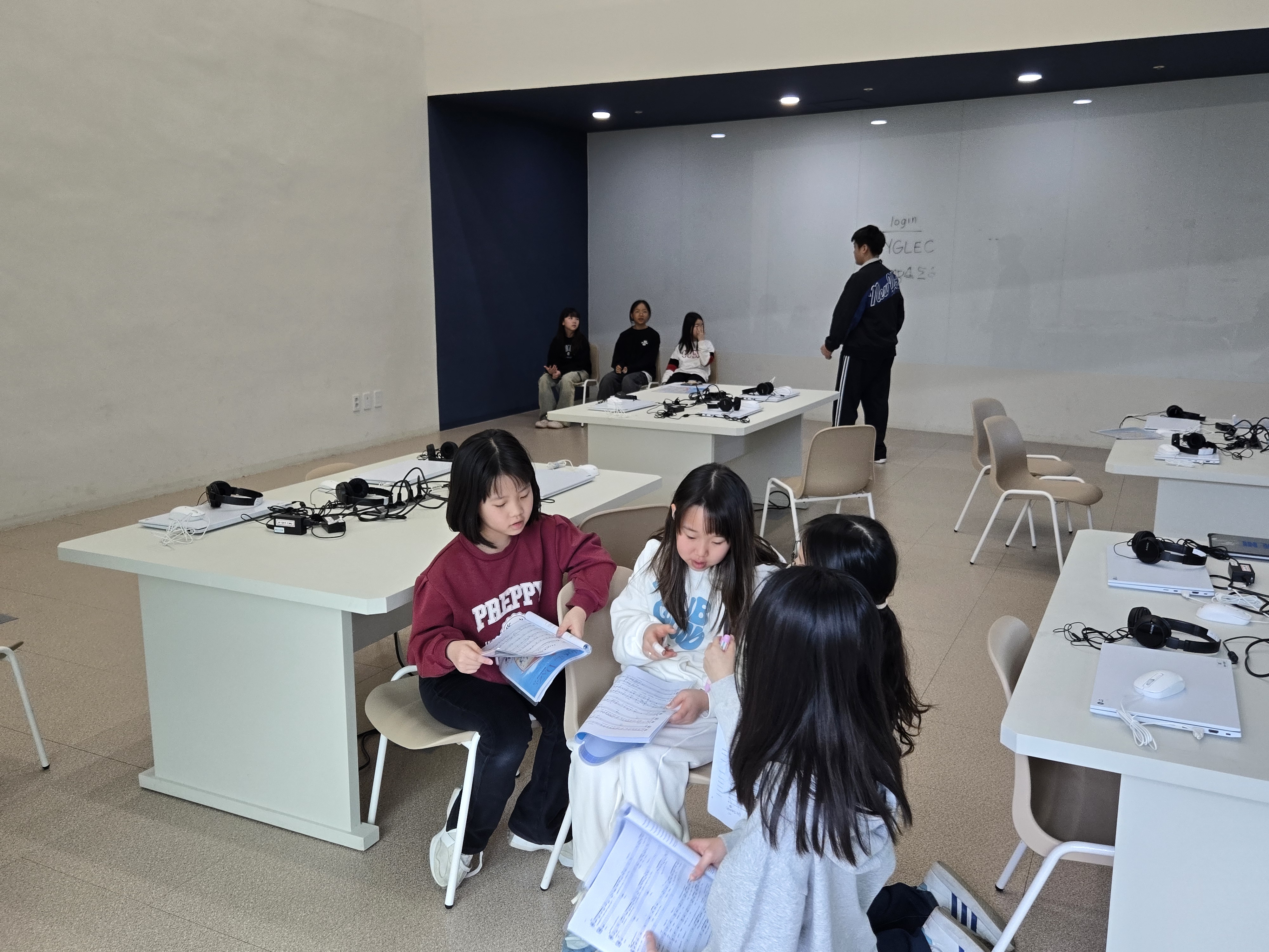 [특별] 채드윅과 함께하는 영어 뮤지컬(13차시_03.14.)의 3번째 이미지