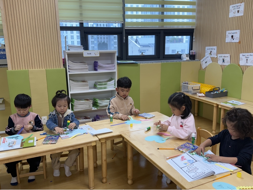 [방과후] 2025년 2학기 유치부 Phonics 수업사진(1차)의 6번째 이미지