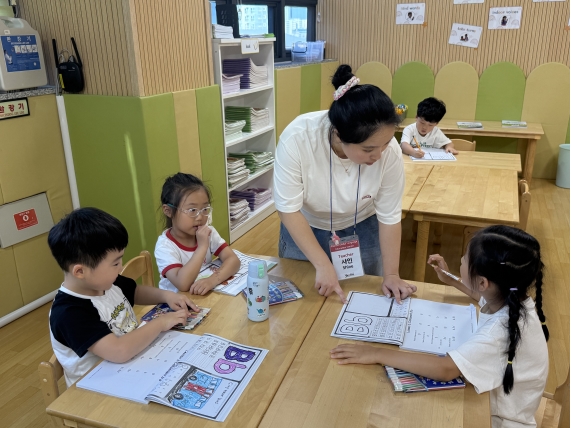 [방과후] 2025년 2학기 유치부 Phonics 수업사진(1차)이미지