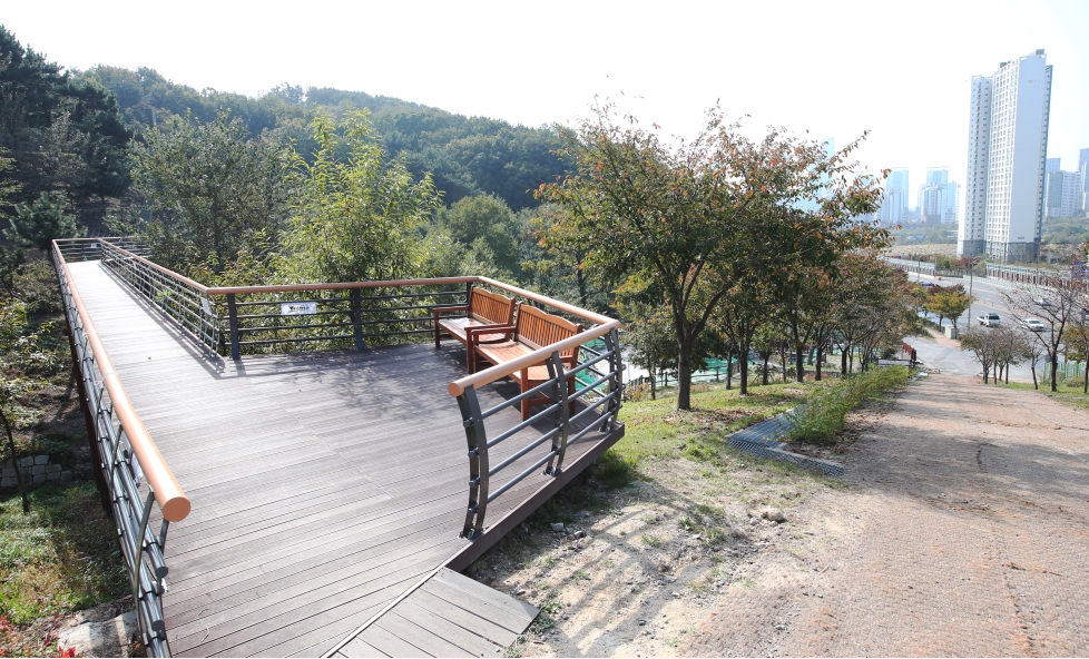 봉재산 휴식공간의 5번째 이미지