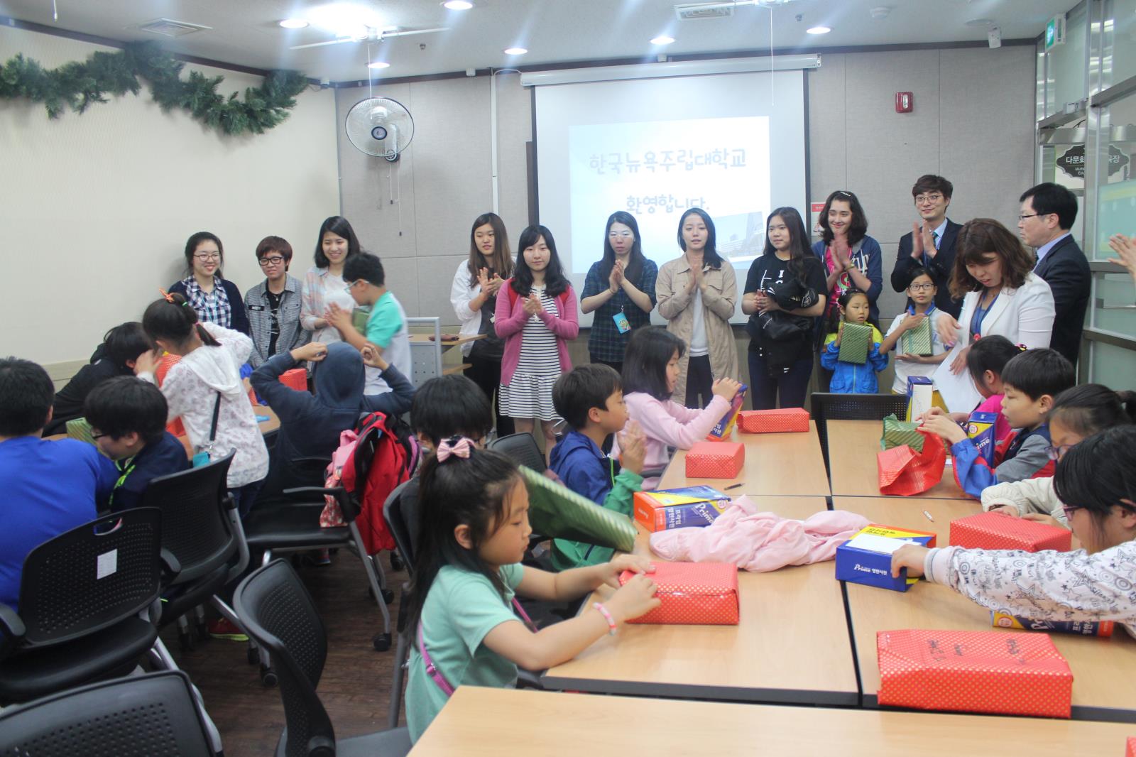 한국뉴욕주립대, 연수구드림스타트 아동과 함께하는 'Red Book Day' 행사 개최의 1번째 이미지