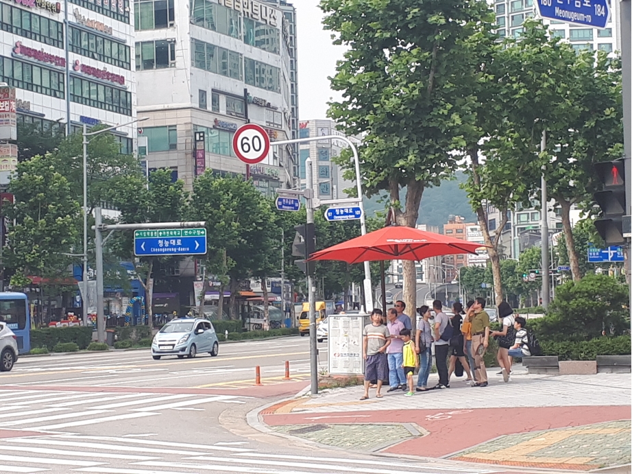 연수구, 폭염 대비 횡단보도 그늘막 쉼터 설치 상세보기 | 참여·알림 알림광장 보도자료 | 연수구청