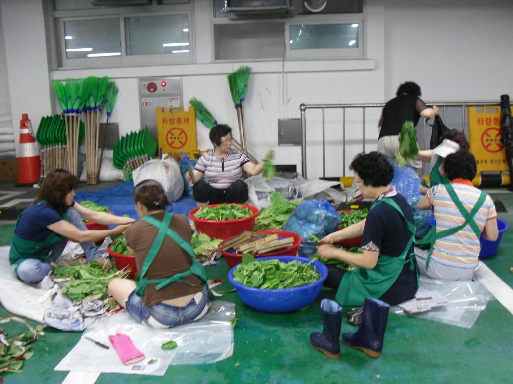 송도1동 새마을부녀회, 계절김치 나눔행사의 1번째 이미지