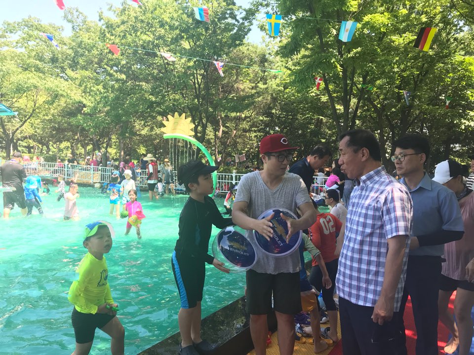 고남석 연수구청장 물놀이장서 주민과의 만남의 1번째 이미지