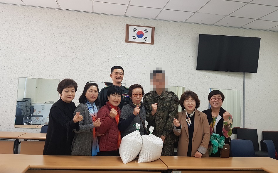 연수1동 모범 우수 통장 부상품, 저소득 상근병에 기부의 1번째 이미지
