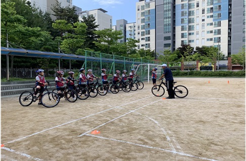 연수구, 인천 최초 학교로 찾아가는 자전거 교육의 2번째 이미지