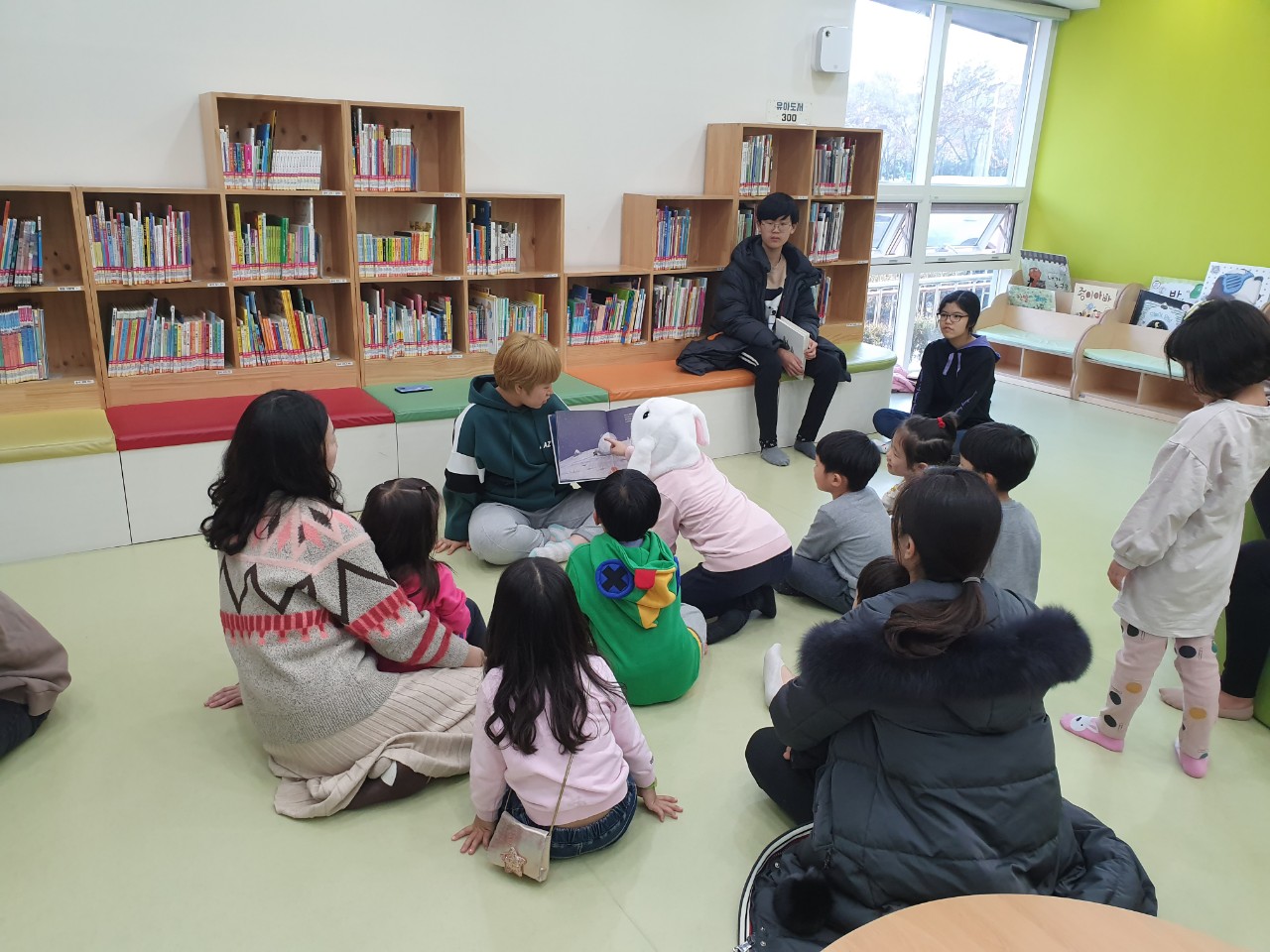 연수구립공공도서관, 2021년 ‘책 읽어주는 언니오빠’ 학생 봉사자 모집의 2번째 이미지