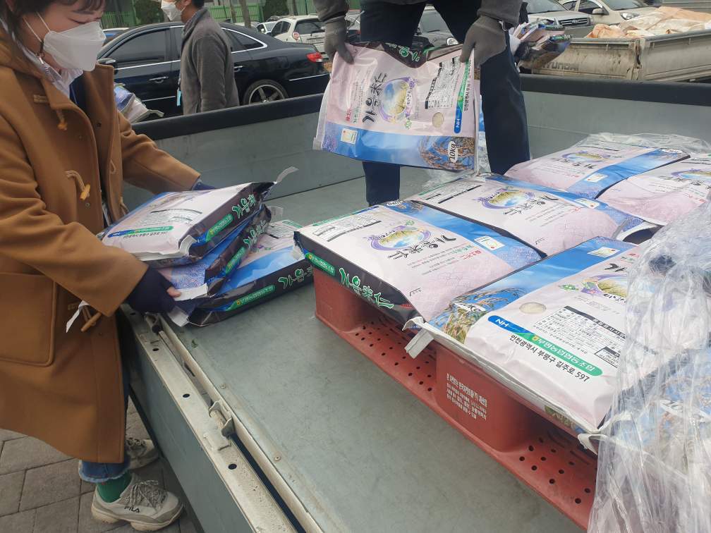 인천탁주, 새해맞이 이웃 위한 사랑의 쌀(10kg) 65포 전달의 1번째 이미지