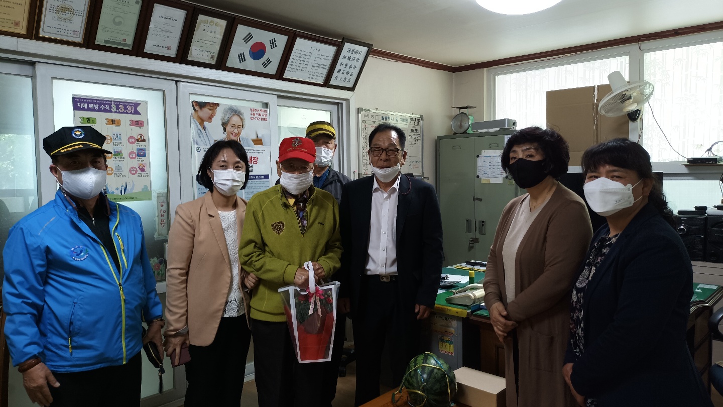 연수구, 지역 곳곳에서 ‘어버이날 맞이’ 감사 전달의 1번째 이미지