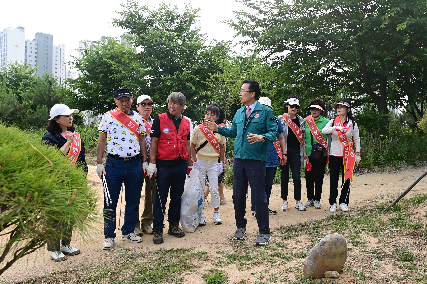 연수구, 동행산악회와 봉재산서 자연정화 활동 펼쳐