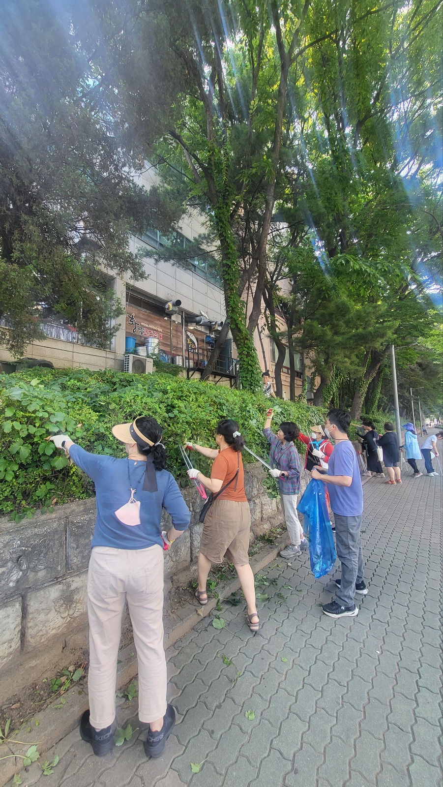 선학동 통장자율회, 선학먹자골목 환경정비 봉사 나서